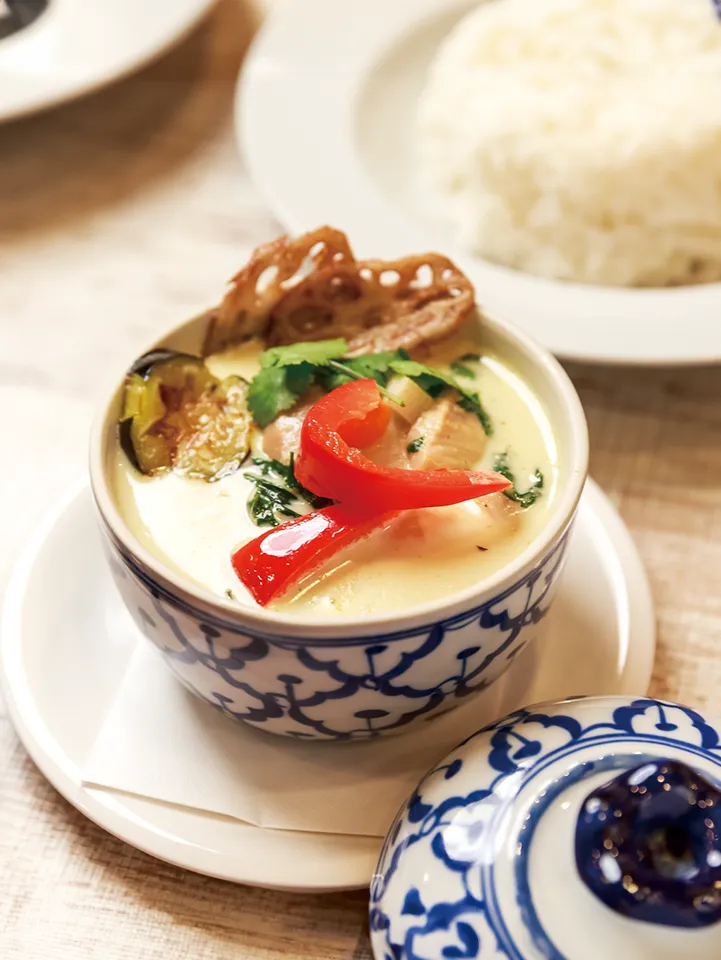 鶏とタイハーブ香るグリーンカレー